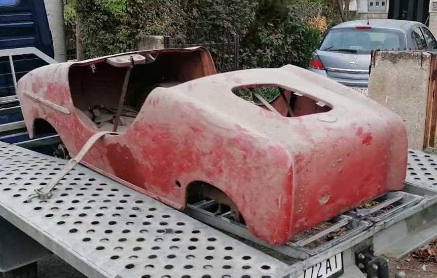 Profesionalna oprema in orodja delavnice GROM za restavracijo klasičnih motociklov