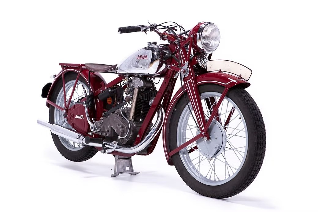 Jawa 350 OHC vintage motorcycle image 2 - Czech engineering classic at GROM Museum