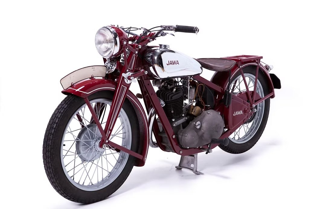 Jawa 350 OHC vintage motorcycle image 4 - Czech engineering classic at GROM Museum