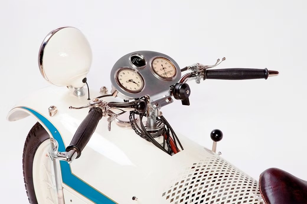 Majestic 350 1929 image 5 - French art-deco motorcycle masterpiece from GROM Museum Slovenia