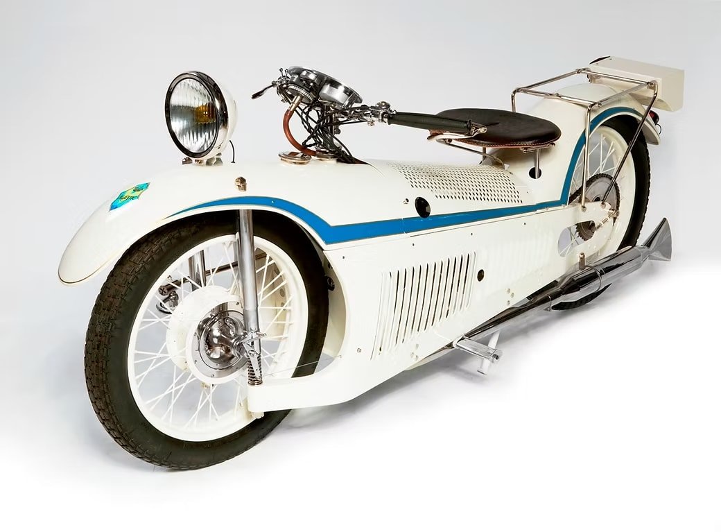 Majestic 350 1929 image 6 - French art-deco motorcycle masterpiece from GROM Museum Slovenia
